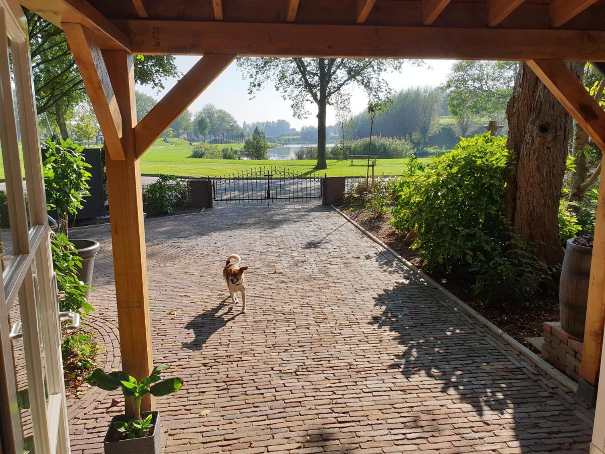 The Walnut Tree Bed and Breakfast Hellevoetsluis Exteriör bild